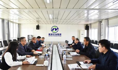 農高區黨工委委員、管委會副主任曹永湖到俊源石油走訪